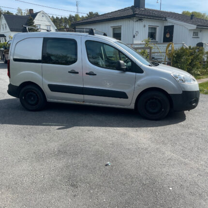 Peugeot Partner 1.6 HDi 75 ch EU 12/25 SUPPORT DE REMORQUAGE-